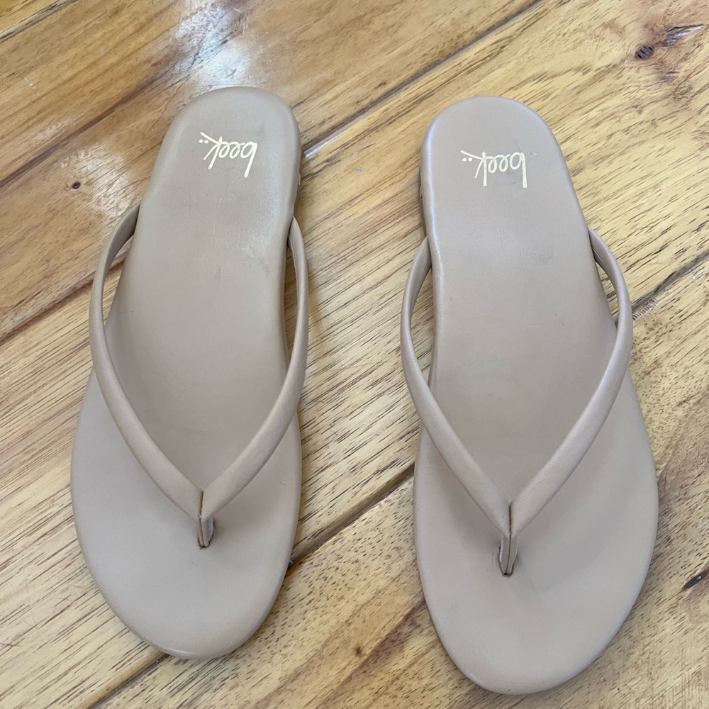 beek Neutral Beige Thong Sandals NWOT